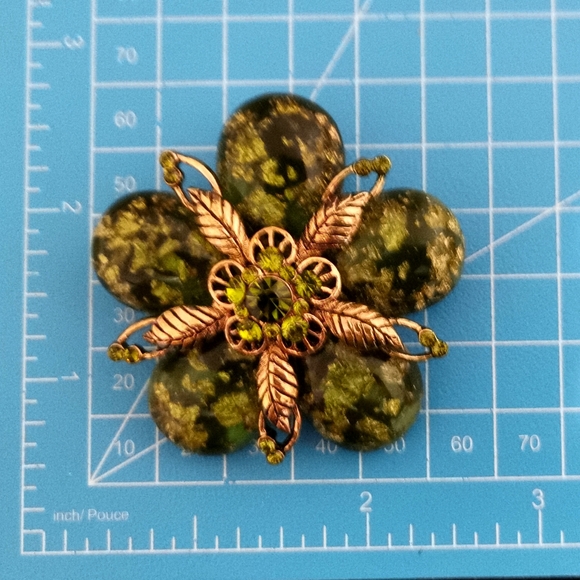 Vintage Joan Rivers Flower Rhinestones Pin Lucite Gold Confetti Flecks Brooch - Picture 6 of 8